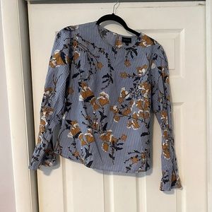 Cute flower shirt with cool sleeves